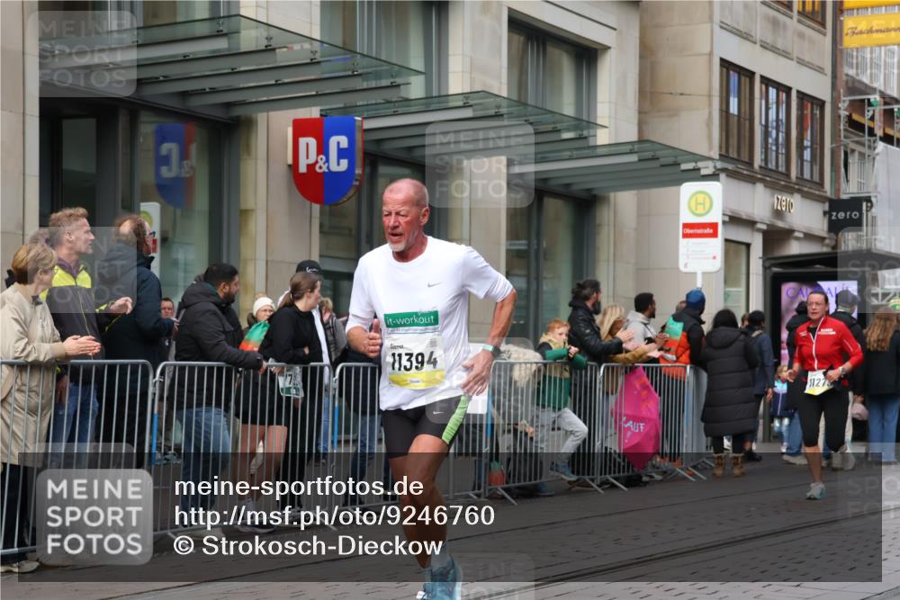 05.10.2025 - 20. swb-Marathon Bremen Strokosch-Dieckow http://msf.ph/oto/9246760 05.10.2025 10:51:41 Ziel 9004, 9196, 9226, 9683, 9852, 9939, 10240, 10380, 10438, 10581, 10625, 10668, 10727, 10817, 10977, 11080, 11136, 11273, 11325, 11361, 11394, 11641, 9004, 9196, 9226, 9683, 9852, 9939, 10240, 10380, 10438, 10581, 10625, 10668, 10727, 10817, 10977, 11080, 11136, 11273, 11325, 11361, 11394, 11641 meine-sportfotos.de