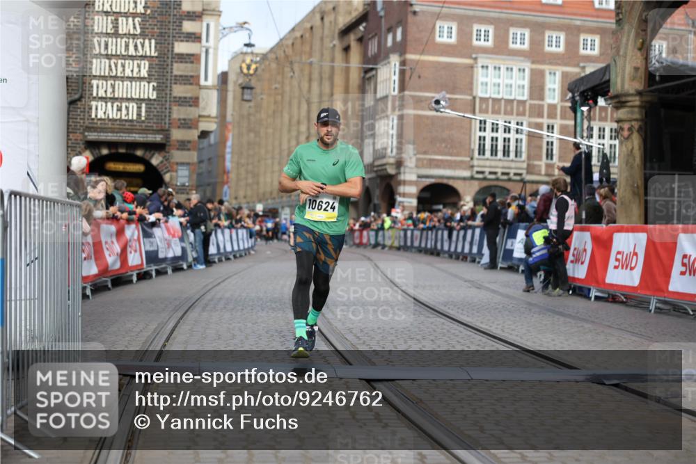 05.10.2025 - 20. swb-Marathon Bremen Yannick Fuchs http://msf.ph/oto/9246762 05.10.2025 10:43:02 Ziel 9524, 10624, 11640 meine-sportfotos.de