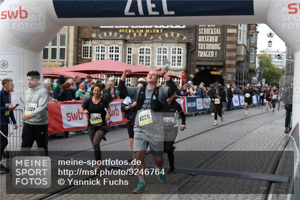 05.10.2025 - 20. swb-Marathon Bremen Yannick Fuchs http://msf.ph/oto/9246764 05.10.2025 11:10:34 Ziel 8225, 9895, 10280, 10288, 10552, 11388 meine-sportfotos.de