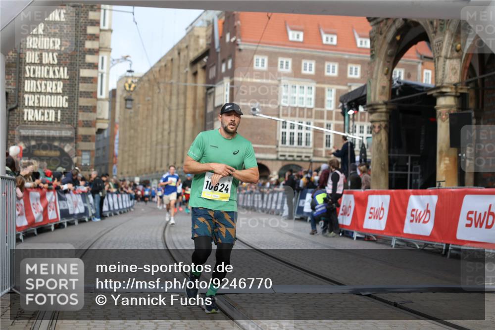 05.10.2025 - 20. swb-Marathon Bremen Yannick Fuchs http://msf.ph/oto/9246770 05.10.2025 10:43:02 Ziel 9524, 10624, 11640 meine-sportfotos.de