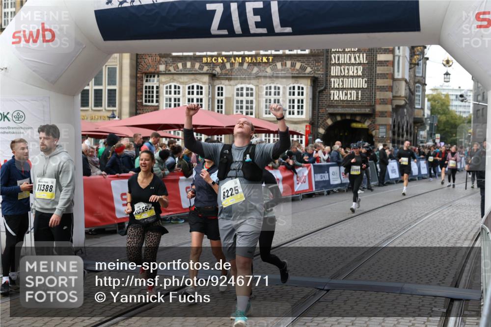 05.10.2025 - 20. swb-Marathon Bremen Yannick Fuchs http://msf.ph/oto/9246771 05.10.2025 11:10:34 Ziel 8225, 9895, 10280, 10288, 10552, 11388 meine-sportfotos.de