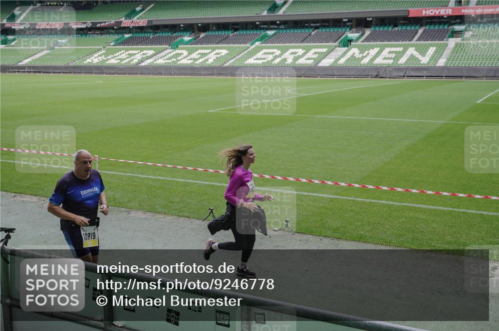 05.10.2025 - 20. swb-Marathon Bremen Michael Burmester http://msf.ph/oto/9246778 05.10.2025 10:38:13 Laufen im Stadion 7621, 8574, 9189, 9210, 9235, 9237, 9360, 9365, 9426, 9432, 9448, 9468, 9486, 9498, 9536, 9642, 9647, 9684, 9707, 9748, 9750, 9771, 9813, 9846, 9858, 9893, 9915, 9940, 10033, 10056, 10098, 10130, 10167, 10194, 10205, 10265, 10271, 10274, 10278, 10301, 10404, 10437, 10439, 10471, 10477, 10478, 10485, 10510, 10530, 10595, 10598, 10611, 10678, 10711, 10713, 10777, 10803, 10804, 10825, 10826, 10829, 10837, 10876, 10995, 11001, 11050, 11121, 11150, 11162, 11183, 11415 meine-sportfotos.de