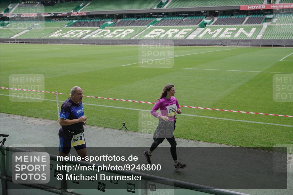 05.10.2025 - 20. swb-Marathon Bremen Michael Burmester http://msf.ph/oto/9246800 05.10.2025 10:38:13 Laufen im Stadion 7621, 8574, 9189, 9210, 9235, 9237, 9360, 9365, 9426, 9432, 9448, 9468, 9486, 9498, 9536, 9642, 9647, 9684, 9707, 9748, 9750, 9771, 9813, 9846, 9858, 9893, 9915, 9940, 10033, 10056, 10098, 10130, 10167, 10194, 10205, 10265, 10271, 10274, 10278, 10301, 10404, 10437, 10439, 10471, 10477, 10478, 10485, 10510, 10530, 10595, 10598, 10611, 10678, 10711, 10713, 10777, 10803, 10804, 10825, 10826, 10829, 10837, 10876, 10995, 11001, 11050, 11121, 11150, 11162, 11183, 11415 meine-sportfotos.de