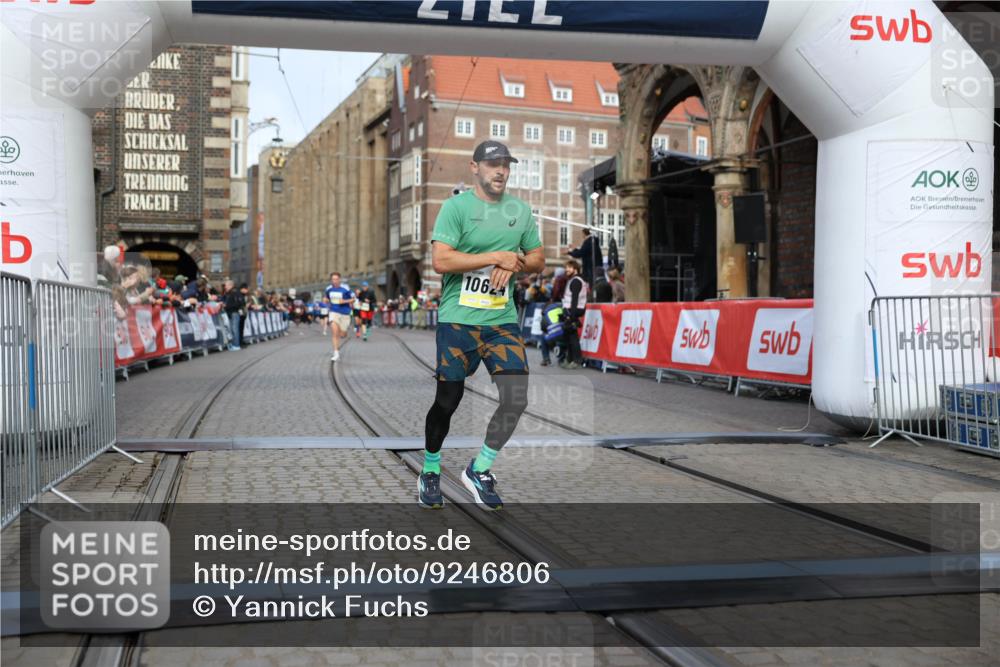 05.10.2025 - 20. swb-Marathon Bremen Yannick Fuchs http://msf.ph/oto/9246806 05.10.2025 10:43:03 Ziel 10045, 10624, 11640 meine-sportfotos.de