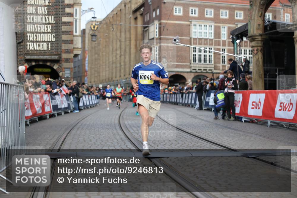 05.10.2025 - 20. swb-Marathon Bremen Yannick Fuchs http://msf.ph/oto/9246813 05.10.2025 10:43:06 Ziel 10045, 10624 meine-sportfotos.de
