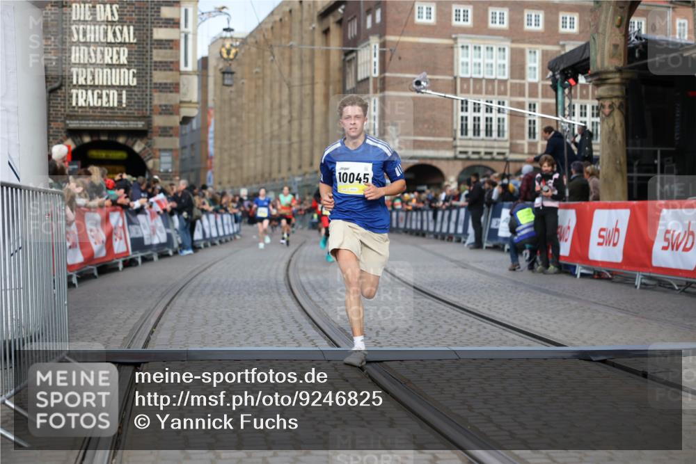 05.10.2025 - 20. swb-Marathon Bremen Yannick Fuchs http://msf.ph/oto/9246825 05.10.2025 10:43:06 Ziel 10045, 10624 meine-sportfotos.de