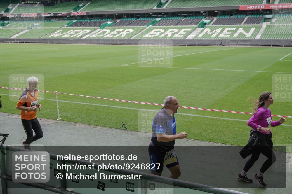 05.10.2025 - 20. swb-Marathon Bremen Michael Burmester http://msf.ph/oto/9246827 05.10.2025 10:38:14 Laufen im Stadion 7621, 8574, 9189, 9210, 9235, 9237, 9335, 9360, 9365, 9426, 9432, 9448, 9468, 9486, 9498, 9536, 9642, 9647, 9684, 9707, 9748, 9750, 9771, 9813, 9846, 9858, 9893, 9915, 9940, 10033, 10056, 10098, 10130, 10167, 10194, 10205, 10265, 10271, 10274, 10278, 10301, 10404, 10437, 10439, 10471, 10478, 10485, 10510, 10530, 10595, 10598, 10611, 10678, 10711, 10713, 10777, 10803, 10804, 10825, 10826, 10829, 10876, 11001, 11050, 11121, 11150, 11162, 11183, 11415 meine-sportfotos.de