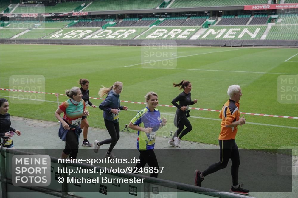 05.10.2025 - 20. swb-Marathon Bremen Michael Burmester http://msf.ph/oto/9246857 05.10.2025 10:38:16 Laufen im Stadion 7621, 8574, 9184, 9189, 9210, 9235, 9237, 9322, 9335, 9365, 9426, 9432, 9448, 9468, 9486, 9498, 9536, 9642, 9647, 9684, 9707, 9748, 9750, 9771, 9813, 9846, 9858, 9893, 9915, 9940, 9978, 10033, 10056, 10098, 10130, 10167, 10194, 10205, 10265, 10271, 10274, 10278, 10301, 10404, 10437, 10439, 10471, 10478, 10485, 10510, 10530, 10595, 10598, 10611, 10678, 10711, 10713, 10777, 10803, 10804, 10825, 10826, 10829, 11001, 11050, 11121, 11150, 11162, 11183 meine-sportfotos.de