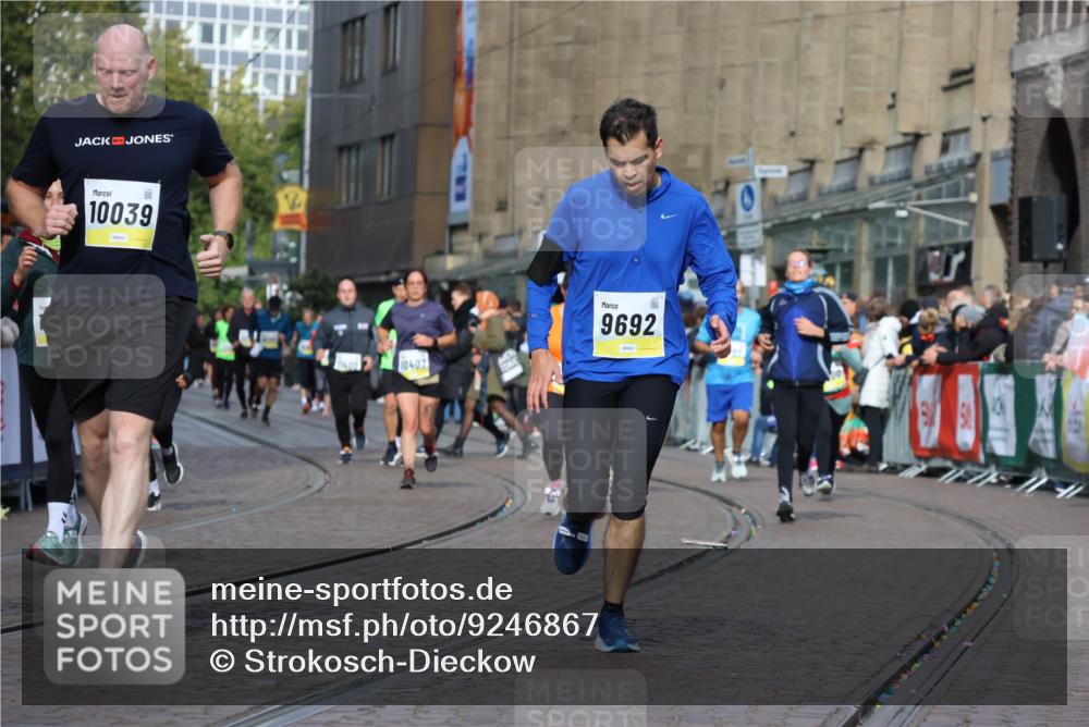 05.10.2025 - 20. swb-Marathon Bremen Strokosch-Dieckow http://msf.ph/oto/9246867 05.10.2025 10:59:07 Ziel 9219, 9508, 9692, 10039, 10143, 10353, 10594, 10607 meine-sportfotos.de