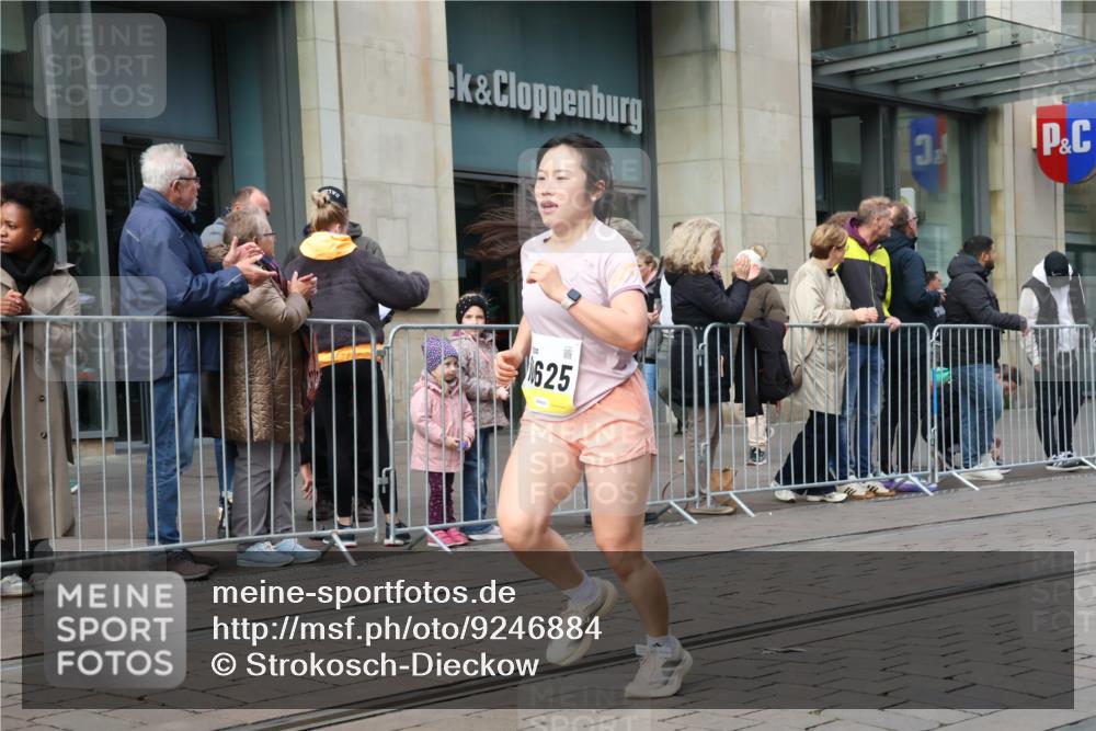 05.10.2025 - 20. swb-Marathon Bremen Strokosch-Dieckow http://msf.ph/oto/9246884 05.10.2025 10:51:46 Ziel 9196, 9226, 9683, 9852, 9939, 9955, 10038, 10240, 10380, 10438, 10581, 10625, 10668, 10727, 10817, 10900, 10927, 10942, 10977, 11080, 11128, 11136, 11273, 11325, 11394, 11458, 11491, 11641, 9196, 9226, 9683, 9852, 9939, 9955, 10038, 10240, 10380, 10438, 10581, 10625, 10668, 10727, 10817, 10900, 10927, 10942, 10977, 11080, 11128, 11136, 11273, 11325, 11394, 11458, 11491, 11641 meine-sportfotos.de