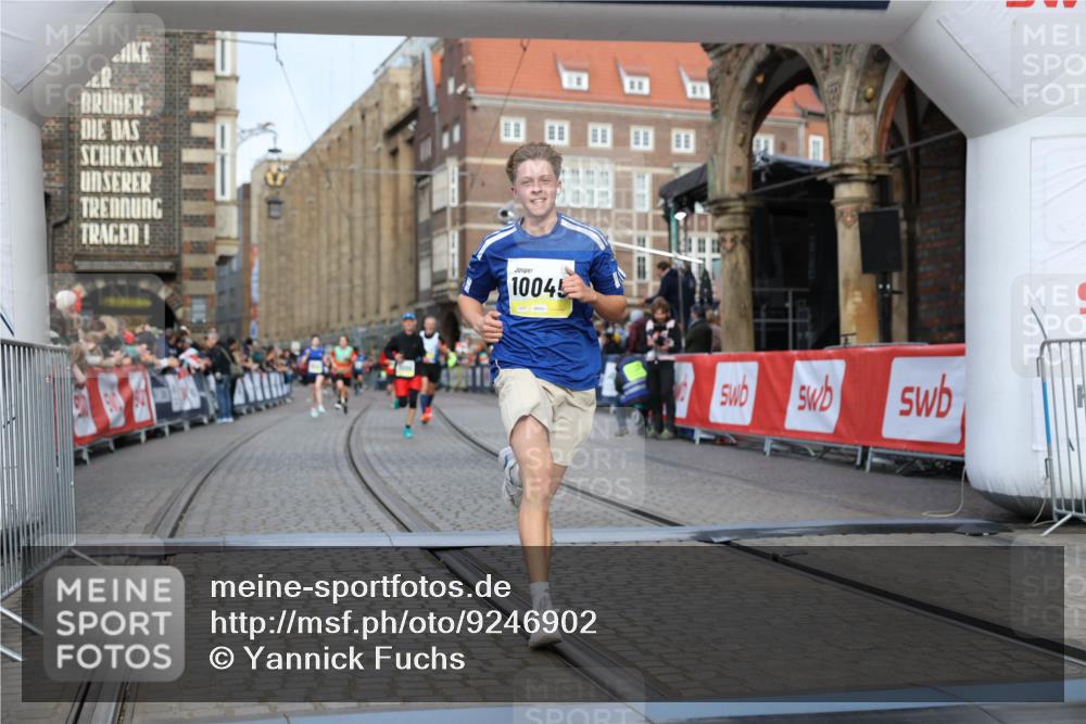 05.10.2025 - 20. swb-Marathon Bremen Yannick Fuchs http://msf.ph/oto/9246902 05.10.2025 10:43:07 Ziel 9302, 9558, 10045, 10624 meine-sportfotos.de