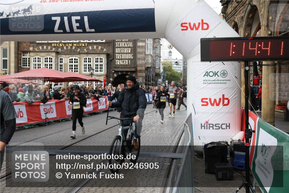 05.10.2025 - 20. swb-Marathon Bremen Yannick Fuchs http://msf.ph/oto/9246905 05.10.2025 11:10:37 Ziel 8225, 9895, 10288, 10440, 10441, 10442, 10552, 10980, 11388 meine-sportfotos.de