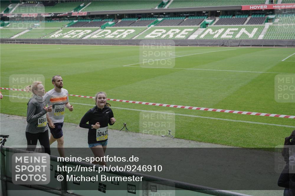 05.10.2025 - 20. swb-Marathon Bremen Michael Burmester http://msf.ph/oto/9246910 05.10.2025 10:38:17 Laufen im Stadion 7621, 8574, 9184, 9189, 9210, 9235, 9237, 9322, 9335, 9365, 9409, 9426, 9432, 9448, 9468, 9486, 9498, 9536, 9642, 9647, 9684, 9707, 9748, 9750, 9771, 9813, 9846, 9858, 9893, 9915, 9940, 9978, 10033, 10056, 10098, 10130, 10167, 10194, 10205, 10274, 10278, 10301, 10404, 10437, 10439, 10471, 10478, 10485, 10510, 10530, 10595, 10598, 10611, 10678, 10711, 10713, 10777, 10803, 10804, 10825, 10826, 10829, 11001, 11050, 11121, 11150, 11162, 11183 meine-sportfotos.de