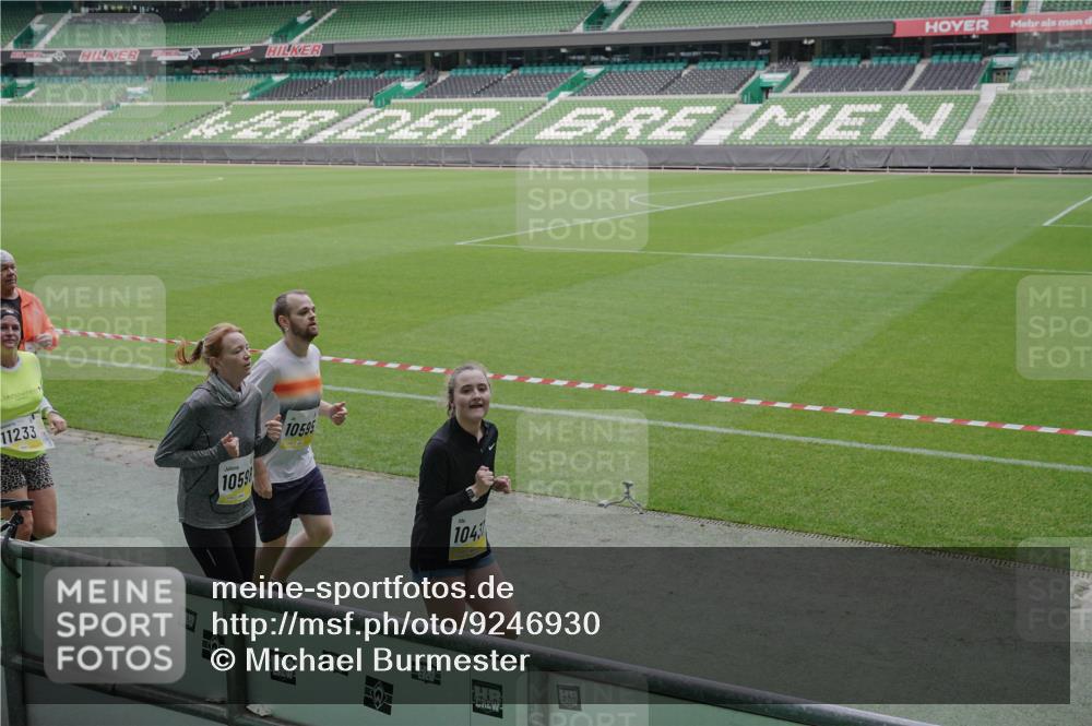 05.10.2025 - 20. swb-Marathon Bremen Michael Burmester http://msf.ph/oto/9246930 05.10.2025 10:38:18 Laufen im Stadion 7621, 8574, 9184, 9189, 9210, 9235, 9237, 9322, 9335, 9365, 9409, 9426, 9432, 9448, 9468, 9486, 9498, 9536, 9642, 9647, 9684, 9707, 9748, 9750, 9771, 9813, 9846, 9858, 9893, 9915, 9940, 9978, 10033, 10056, 10098, 10130, 10167, 10194, 10205, 10274, 10278, 10301, 10404, 10437, 10439, 10471, 10478, 10485, 10510, 10530, 10595, 10598, 10611, 10678, 10711, 10713, 10803, 10804, 10825, 10826, 10829, 11001, 11050, 11121, 11150, 11162, 11183 meine-sportfotos.de