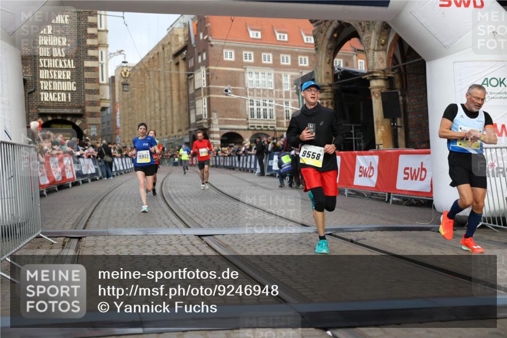 05.10.2025 - 20. swb-Marathon Bremen Yannick Fuchs http://msf.ph/oto/9246948 05.10.2025 10:43:11 Ziel 9006, 9302, 9558, 10045, 10553, 10961, 11476 meine-sportfotos.de