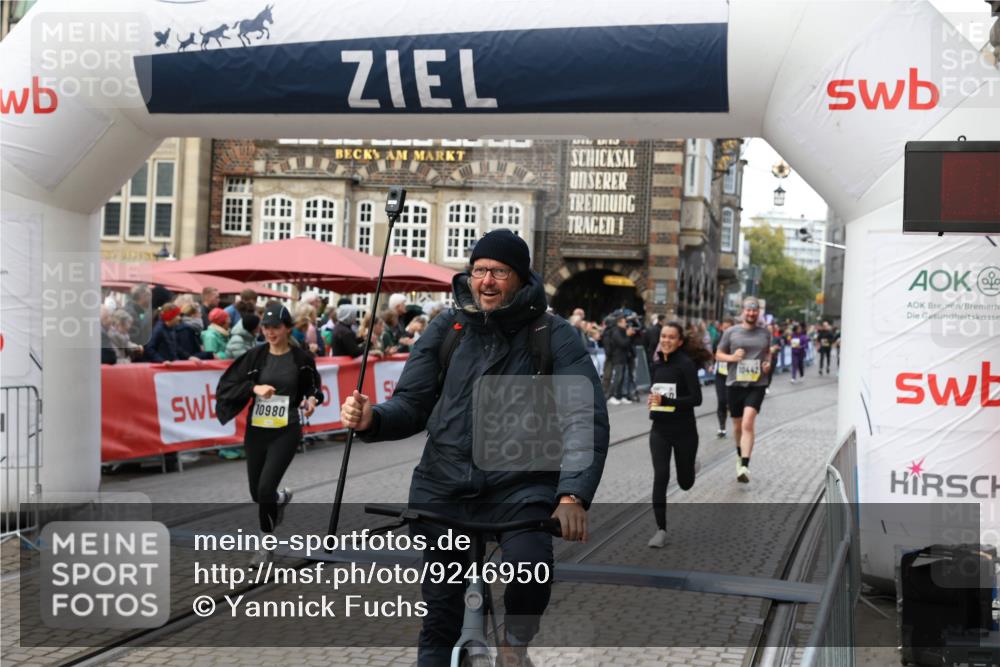 05.10.2025 - 20. swb-Marathon Bremen Yannick Fuchs http://msf.ph/oto/9246950 05.10.2025 11:10:38 Ziel 8225, 9895, 10146, 10288, 10440, 10441, 10442, 10552, 10980, 11342, 11388 meine-sportfotos.de