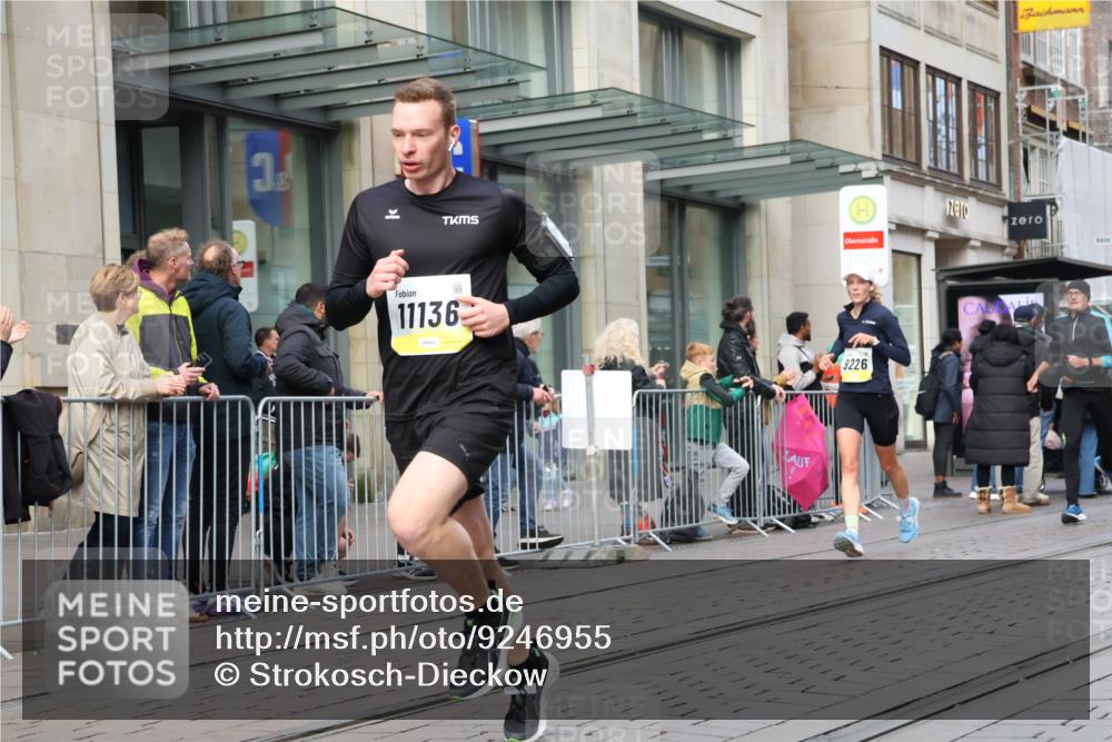 05.10.2025 - 20. swb-Marathon Bremen Strokosch-Dieckow http://msf.ph/oto/9246955 05.10.2025 10:51:49 Ziel 9196, 9226, 9683, 9852, 9939, 9955, 9987, 10038, 10240, 10380, 10438, 10581, 10625, 10668, 10727, 10817, 10900, 10927, 10942, 10977, 11128, 11136, 11273, 11325, 11458, 11491, 11641, 11665, 9196, 9226, 9683, 9852, 9939, 9955, 9987, 10038, 10240, 10380, 10438, 10581, 10625, 10668, 10727, 10817, 10900, 10927, 10942, 10977, 11128, 11136, 11273, 11325, 11458, 11491, 11641, 11665 meine-sportfotos.de