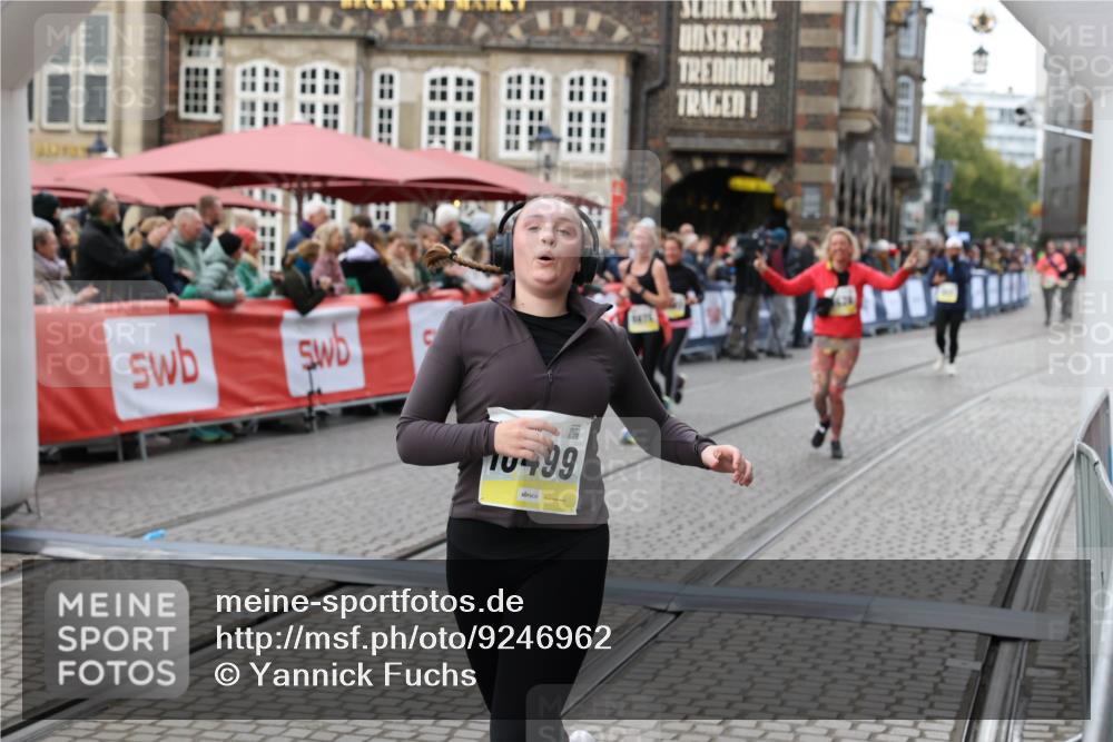 05.10.2025 - 20. swb-Marathon Bremen Yannick Fuchs http://msf.ph/oto/9246962 05.10.2025 11:12:13 Ziel 9526, 9675, 9726, 9867, 10463, 10499, 10849 meine-sportfotos.de