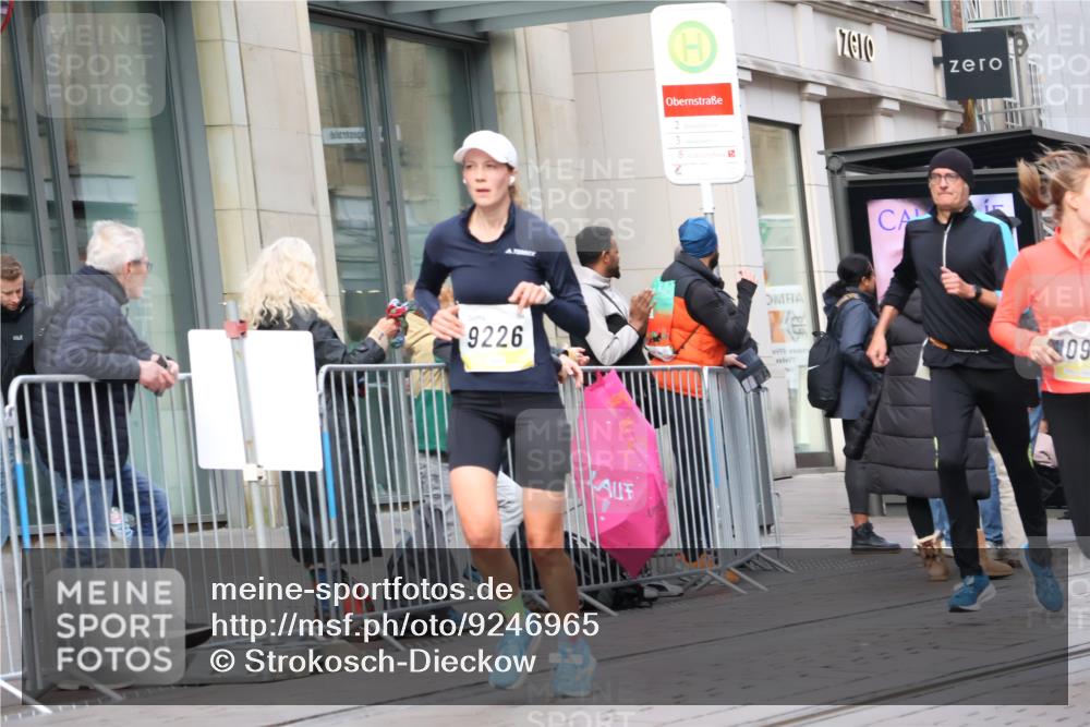 05.10.2025 - 20. swb-Marathon Bremen Strokosch-Dieckow http://msf.ph/oto/9246965 05.10.2025 10:51:50 Ziel 9196, 9226, 9584, 9683, 9852, 9939, 9955, 9987, 10038, 10240, 10380, 10438, 10581, 10625, 10668, 10719, 10727, 10900, 10927, 10942, 10977, 11128, 11136, 11273, 11325, 11458, 11491, 11641, 11665, 9196, 9226, 9584, 9683, 9852, 9939, 9955, 9987, 10038, 10240, 10380, 10438, 10581, 10625, 10668, 10719, 10727, 10900, 10927, 10942, 10977, 11128, 11136, 11273, 11325, 11458, 11491, 11641, 11665 meine-sportfotos.de