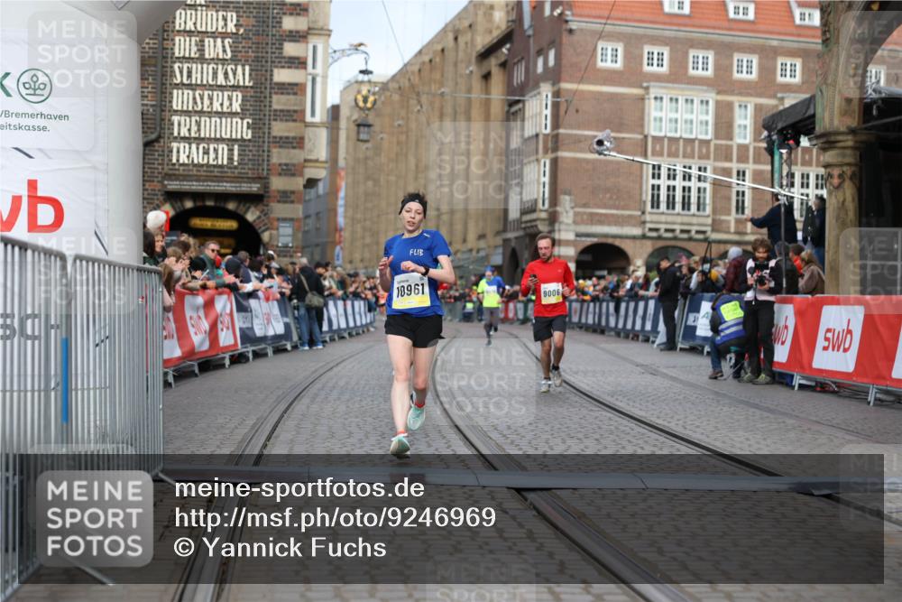 05.10.2025 - 20. swb-Marathon Bremen Yannick Fuchs http://msf.ph/oto/9246969 05.10.2025 10:43:12 Ziel 9006, 9302, 9558, 10045, 10553, 10961, 11476 meine-sportfotos.de