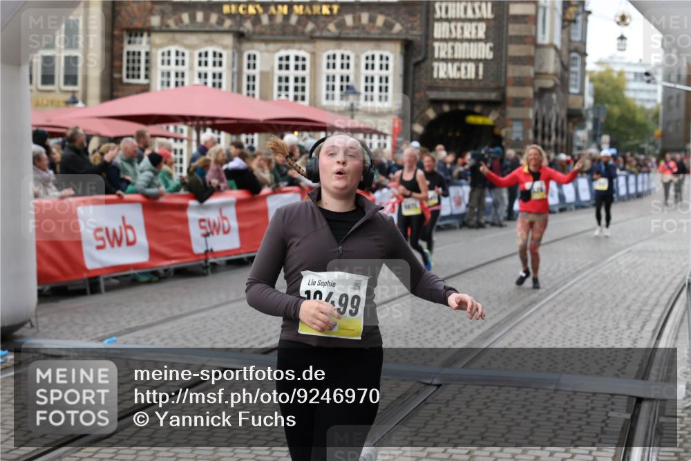05.10.2025 - 20. swb-Marathon Bremen Yannick Fuchs http://msf.ph/oto/9246970 05.10.2025 11:12:13 Ziel 9526, 9675, 9726, 9867, 10463, 10499, 10849 meine-sportfotos.de