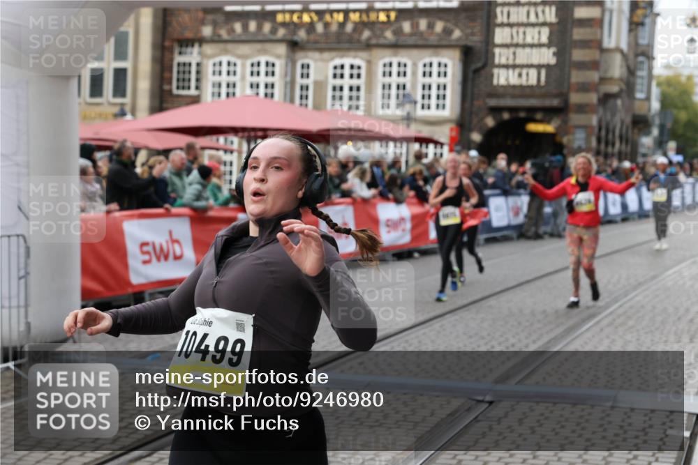05.10.2025 - 20. swb-Marathon Bremen Yannick Fuchs http://msf.ph/oto/9246980 05.10.2025 11:12:13 Ziel 9526, 9675, 9726, 9867, 10463, 10499, 10849 meine-sportfotos.de