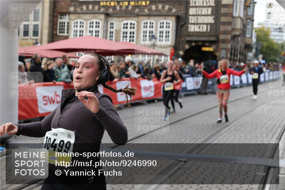 05.10.2025 - 20. swb-Marathon Bremen Yannick Fuchs http://msf.ph/oto/9246990 05.10.2025 11:12:13 Ziel 9526, 9675, 9726, 9867, 10463, 10499, 10849 meine-sportfotos.de