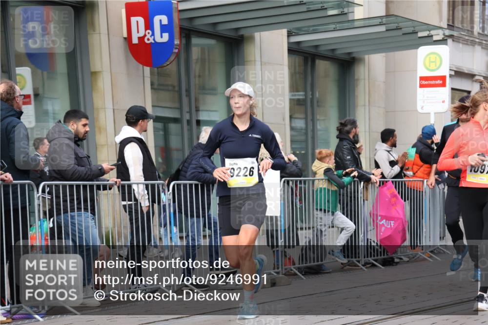 05.10.2025 - 20. swb-Marathon Bremen Strokosch-Dieckow http://msf.ph/oto/9246991 05.10.2025 10:51:51 Ziel 9196, 9226, 9584, 9683, 9852, 9939, 9955, 9987, 10038, 10240, 10438, 10507, 10668, 10719, 10727, 10900, 10927, 10942, 10977, 11128, 11273, 11325, 11458, 11491, 11641, 11665, 9196, 9226, 9584, 9683, 9852, 9939, 9955, 9987, 10038, 10240, 10438, 10507, 10668, 10719, 10727, 10900, 10927, 10942, 10977, 11128, 11273, 11325, 11458, 11491, 11641, 11665 meine-sportfotos.de