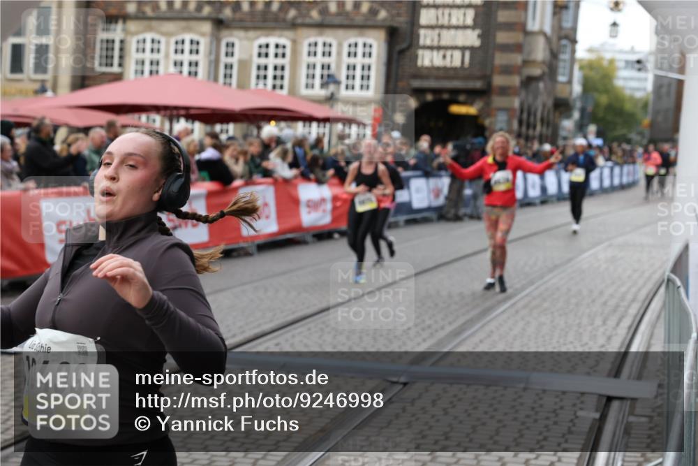 05.10.2025 - 20. swb-Marathon Bremen Yannick Fuchs http://msf.ph/oto/9246998 05.10.2025 11:12:13 Ziel 9526, 9675, 9726, 9867, 10463, 10499, 10849 meine-sportfotos.de