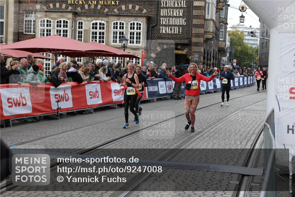 05.10.2025 - 20. swb-Marathon Bremen Yannick Fuchs http://msf.ph/oto/9247008 05.10.2025 11:12:13 Ziel 9526, 9675, 9726, 9867, 10463, 10499, 10849 meine-sportfotos.de