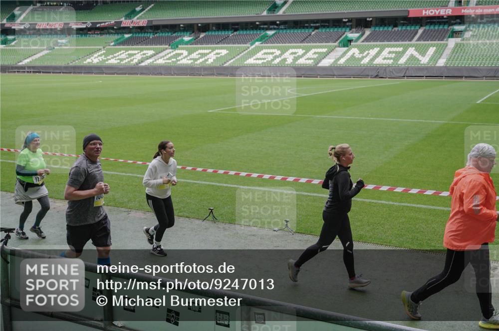 05.10.2025 - 20. swb-Marathon Bremen Michael Burmester http://msf.ph/oto/9247013 05.10.2025 10:38:20 Laufen im Stadion 7621, 8574, 9184, 9189, 9210, 9235, 9237, 9322, 9331, 9335, 9365, 9409, 9426, 9432, 9448, 9468, 9486, 9498, 9536, 9642, 9647, 9684, 9707, 9748, 9750, 9752, 9771, 9813, 9846, 9858, 9893, 9915, 9940, 9978, 10033, 10056, 10098, 10130, 10167, 10194, 10205, 10274, 10278, 10301, 10404, 10437, 10439, 10471, 10478, 10485, 10510, 10530, 10595, 10598, 10611, 10678, 10711, 10713, 10803, 10804, 10825, 10826, 10829, 11001, 11050, 11121, 11150, 11162, 11183 meine-sportfotos.de