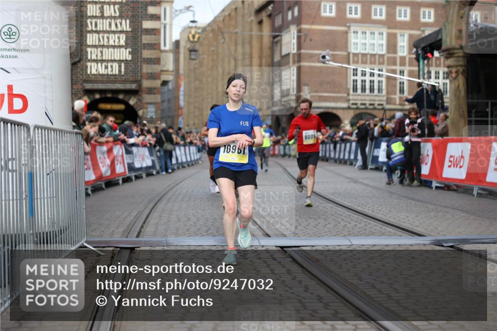 05.10.2025 - 20. swb-Marathon Bremen Yannick Fuchs http://msf.ph/oto/9247032 05.10.2025 10:43:13 Ziel 9006, 9302, 9558, 10045, 10553, 10961, 11476 meine-sportfotos.de