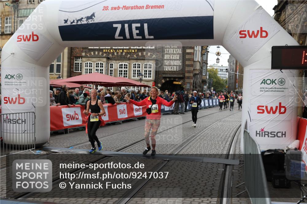 05.10.2025 - 20. swb-Marathon Bremen Yannick Fuchs http://msf.ph/oto/9247037 05.10.2025 11:12:16 Ziel 9526, 9675, 9726, 10463, 10499, 10849 meine-sportfotos.de