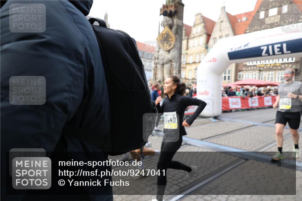 05.10.2025 - 20. swb-Marathon Bremen Yannick Fuchs http://msf.ph/oto/9247041 05.10.2025 11:10:41 Ziel 10146, 10440, 10441, 10442, 10980, 11240, 11342 meine-sportfotos.de