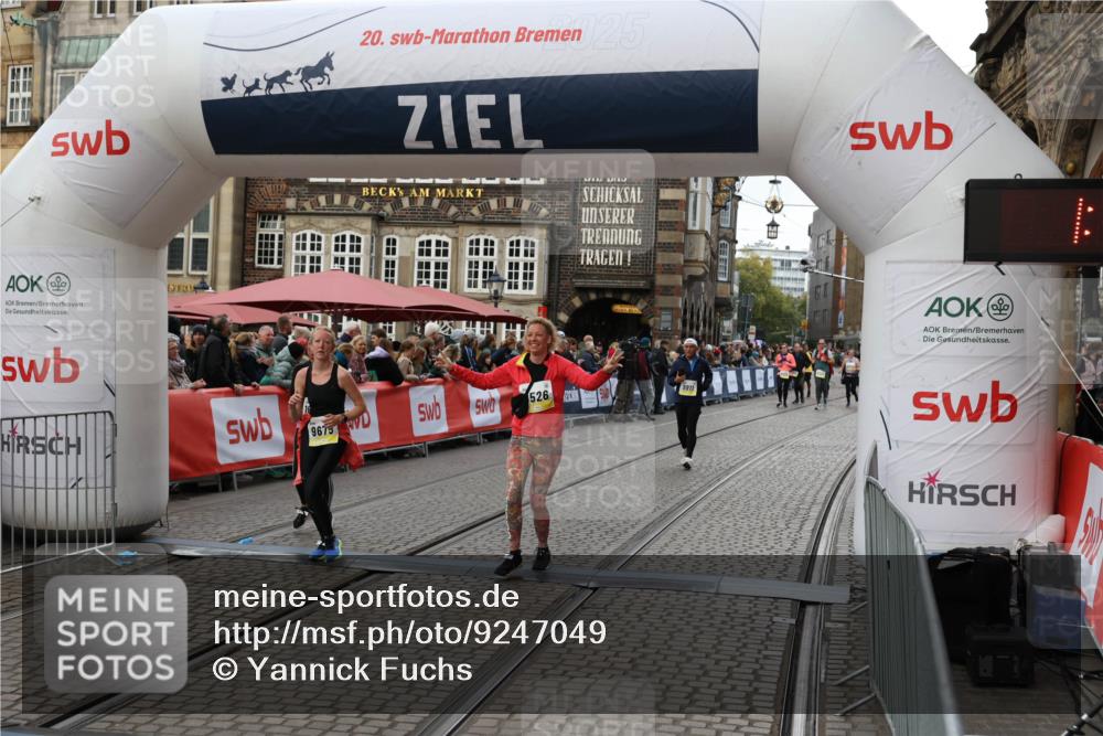 05.10.2025 - 20. swb-Marathon Bremen Yannick Fuchs http://msf.ph/oto/9247049 05.10.2025 11:12:16 Ziel 9526, 9675, 9726, 10463, 10499, 10849 meine-sportfotos.de