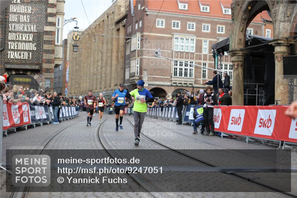 05.10.2025 - 20. swb-Marathon Bremen Yannick Fuchs http://msf.ph/oto/9247051 05.10.2025 10:43:17 Ziel 9006, 9302, 9558, 10474, 10553, 10961, 10979, 11476 meine-sportfotos.de
