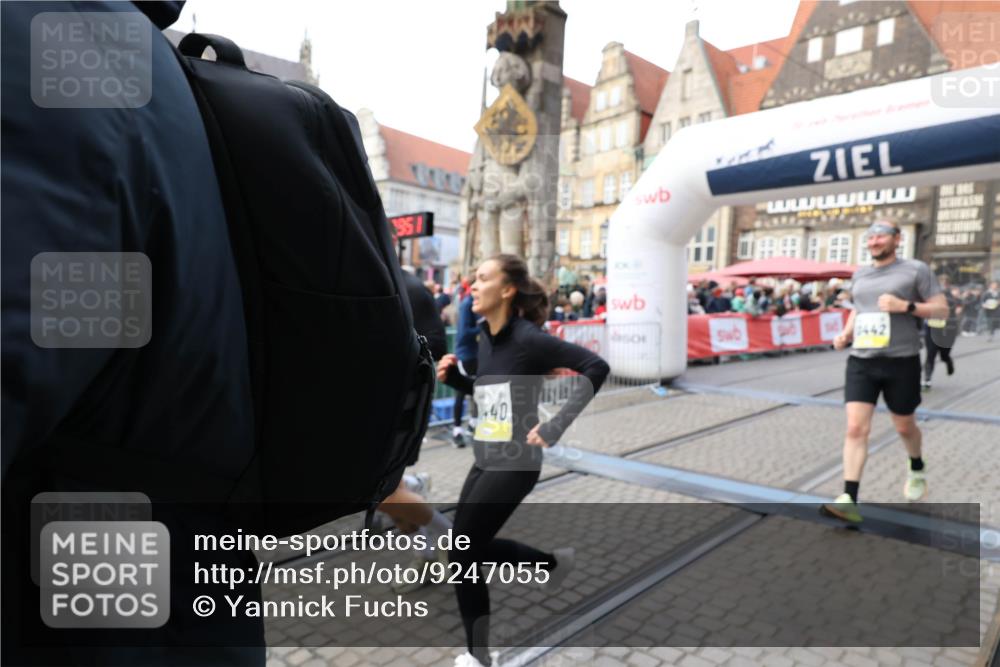 05.10.2025 - 20. swb-Marathon Bremen Yannick Fuchs http://msf.ph/oto/9247055 05.10.2025 11:10:41 Ziel 10146, 10440, 10441, 10442, 10980, 11240, 11342 meine-sportfotos.de
