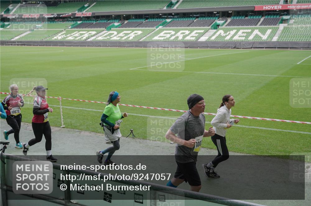 05.10.2025 - 20. swb-Marathon Bremen Michael Burmester http://msf.ph/oto/9247057 05.10.2025 10:38:21 Laufen im Stadion 7621, 8574, 9182, 9184, 9189, 9210, 9235, 9237, 9322, 9331, 9335, 9365, 9409, 9426, 9432, 9448, 9468, 9486, 9498, 9536, 9642, 9647, 9684, 9707, 9748, 9750, 9752, 9771, 9813, 9846, 9858, 9915, 9940, 9978, 10033, 10056, 10098, 10130, 10167, 10194, 10205, 10274, 10278, 10297, 10301, 10404, 10437, 10439, 10471, 10478, 10485, 10511, 10530, 10595, 10598, 10611, 10678, 10711, 10713, 10803, 10804, 10825, 10826, 10829, 11050, 11150, 11162 meine-sportfotos.de