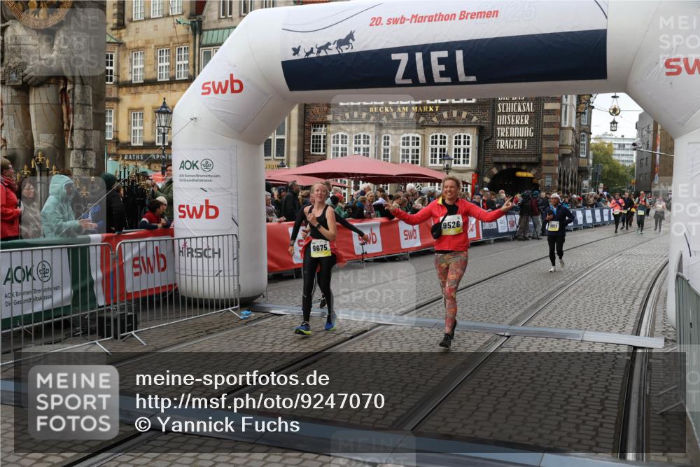 05.10.2025 - 20. swb-Marathon Bremen Yannick Fuchs http://msf.ph/oto/9247070 05.10.2025 11:12:16 Ziel 9526, 9675, 9726, 10463, 10499, 10849 meine-sportfotos.de