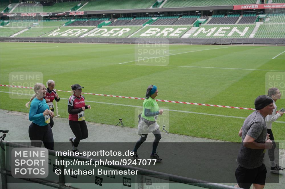 05.10.2025 - 20. swb-Marathon Bremen Michael Burmester http://msf.ph/oto/9247077 05.10.2025 10:38:22 Laufen im Stadion 7621, 8574, 9182, 9184, 9189, 9210, 9235, 9237, 9322, 9331, 9335, 9365, 9409, 9426, 9432, 9448, 9468, 9486, 9498, 9536, 9642, 9647, 9684, 9707, 9748, 9750, 9752, 9771, 9813, 9846, 9858, 9915, 9940, 9978, 10033, 10056, 10098, 10130, 10167, 10194, 10205, 10274, 10278, 10297, 10301, 10404, 10437, 10439, 10446, 10471, 10478, 10485, 10511, 10530, 10595, 10598, 10611, 10678, 10711, 10713, 10803, 10804, 10825, 10826, 10829, 11050, 11150, 11162 meine-sportfotos.de
