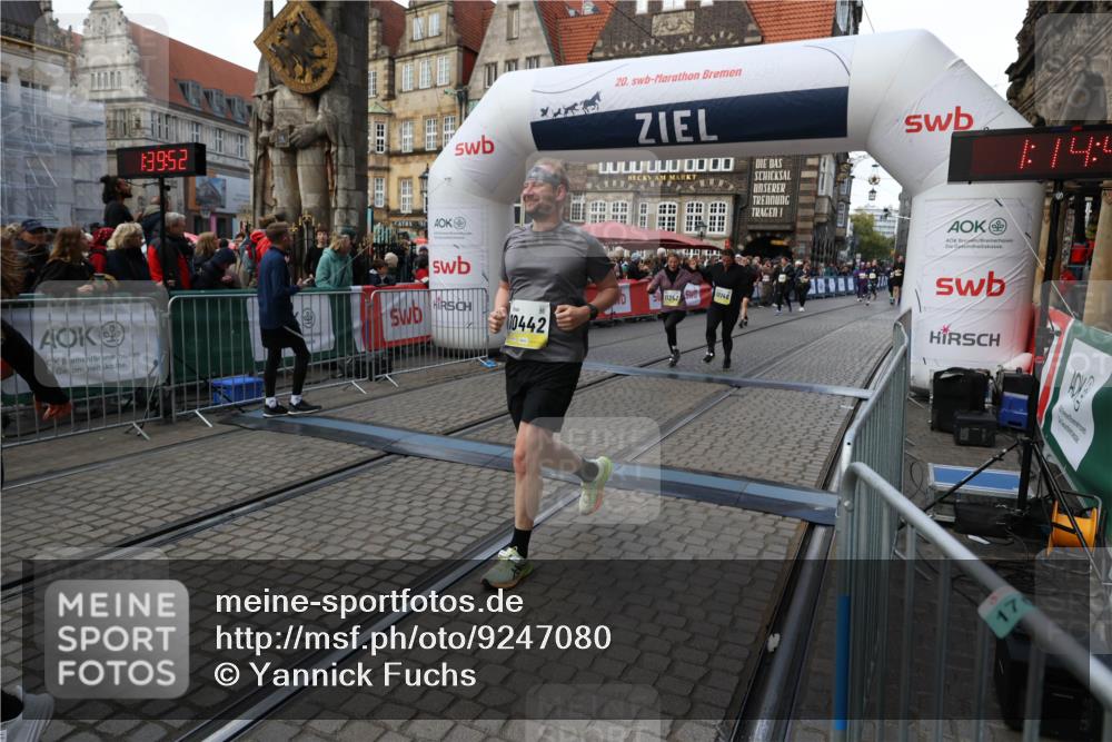 05.10.2025 - 20. swb-Marathon Bremen Yannick Fuchs http://msf.ph/oto/9247080 05.10.2025 11:10:41 Ziel 10146, 10440, 10441, 10442, 10980, 11240, 11342 meine-sportfotos.de