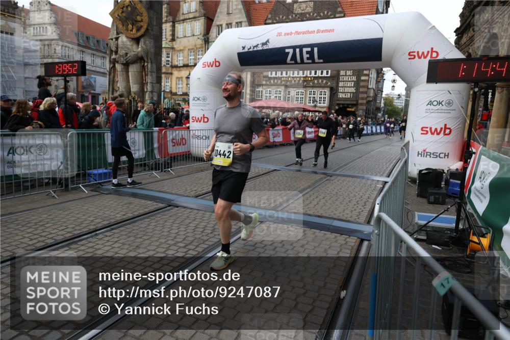 05.10.2025 - 20. swb-Marathon Bremen Yannick Fuchs http://msf.ph/oto/9247087 05.10.2025 11:10:41 Ziel 10146, 10440, 10441, 10442, 10980, 11240, 11342 meine-sportfotos.de