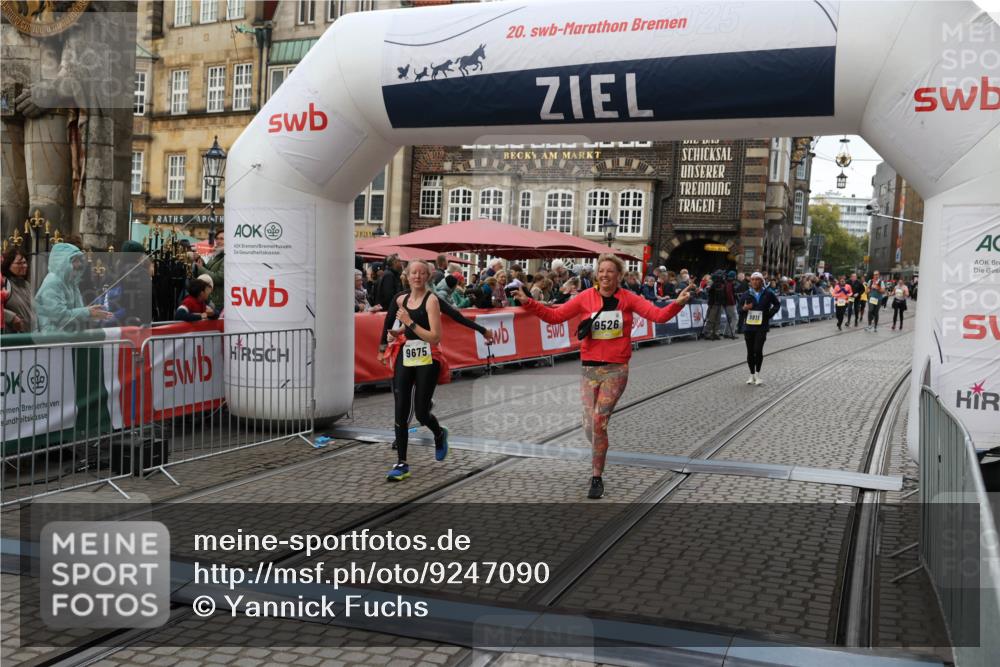 05.10.2025 - 20. swb-Marathon Bremen Yannick Fuchs http://msf.ph/oto/9247090 05.10.2025 11:12:16 Ziel 9526, 9675, 9726, 10463, 10499, 10849 meine-sportfotos.de