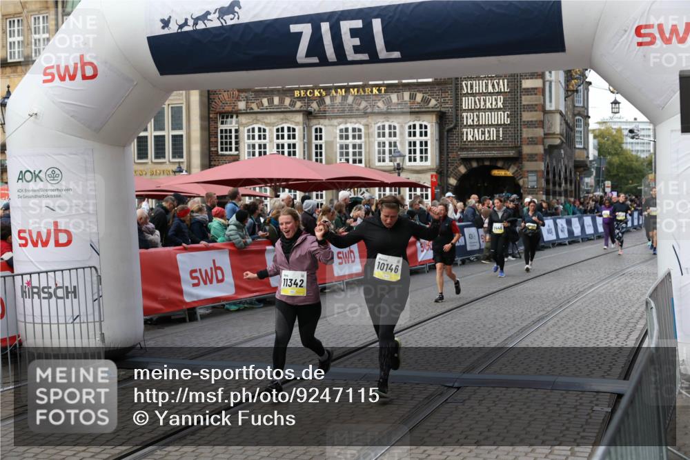 05.10.2025 - 20. swb-Marathon Bremen Yannick Fuchs http://msf.ph/oto/9247115 05.10.2025 11:10:42 Ziel 10146, 10440, 10441, 10442, 10980, 11240, 11342 meine-sportfotos.de