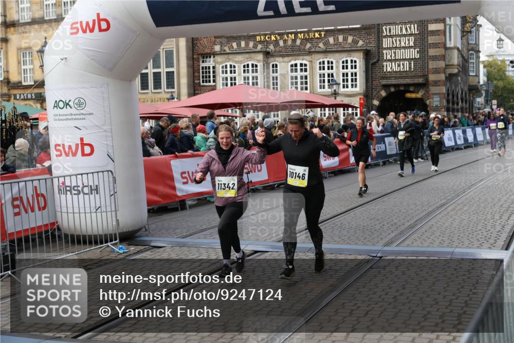05.10.2025 - 20. swb-Marathon Bremen Yannick Fuchs http://msf.ph/oto/9247124 05.10.2025 11:10:42 Ziel 10146, 10440, 10441, 10442, 10980, 11240, 11342 meine-sportfotos.de