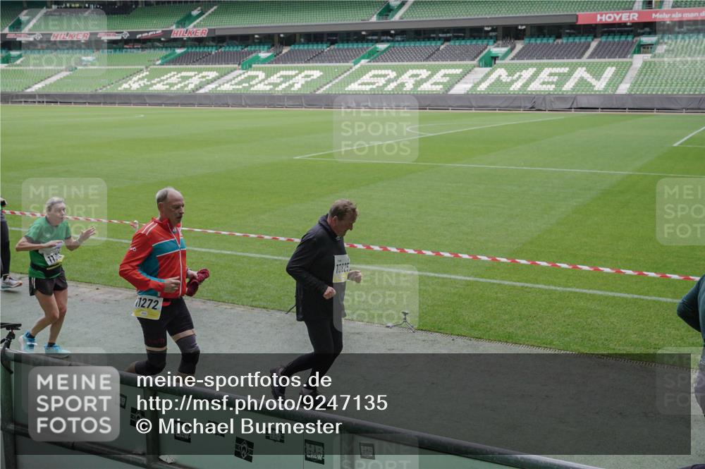05.10.2025 - 20. swb-Marathon Bremen Michael Burmester http://msf.ph/oto/9247135 05.10.2025 10:38:24 Laufen im Stadion 7621, 8574, 9182, 9184, 9189, 9210, 9235, 9237, 9300, 9322, 9331, 9335, 9394, 9409, 9426, 9432, 9448, 9468, 9486, 9498, 9536, 9642, 9647, 9684, 9707, 9748, 9750, 9752, 9771, 9813, 9846, 9858, 9890, 9915, 9940, 9978, 10033, 10056, 10098, 10130, 10167, 10194, 10205, 10274, 10278, 10297, 10301, 10404, 10437, 10439, 10446, 10471, 10478, 10485, 10511, 10530, 10595, 10598, 10611, 10678, 10711, 10713, 10803, 10804, 10825, 10826, 10829, 11050, 11150 meine-sportfotos.de