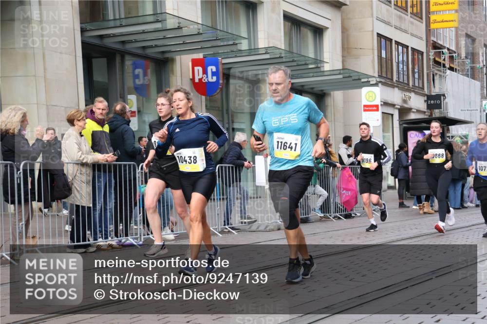 05.10.2025 - 20. swb-Marathon Bremen Strokosch-Dieckow http://msf.ph/oto/9247139 05.10.2025 10:51:54 Ziel 9172, 9196, 9226, 9584, 9852, 9939, 9955, 9987, 10038, 10240, 10438, 10507, 10668, 10719, 10727, 10900, 10927, 10942, 10977, 11128, 11273, 11458, 11491, 11528, 11641, 11665, 9172, 9196, 9226, 9584, 9852, 9939, 9955, 9987, 10038, 10240, 10438, 10507, 10668, 10719, 10727, 10900, 10927, 10942, 10977, 11128, 11273, 11458, 11491, 11528, 11641, 11665 meine-sportfotos.de