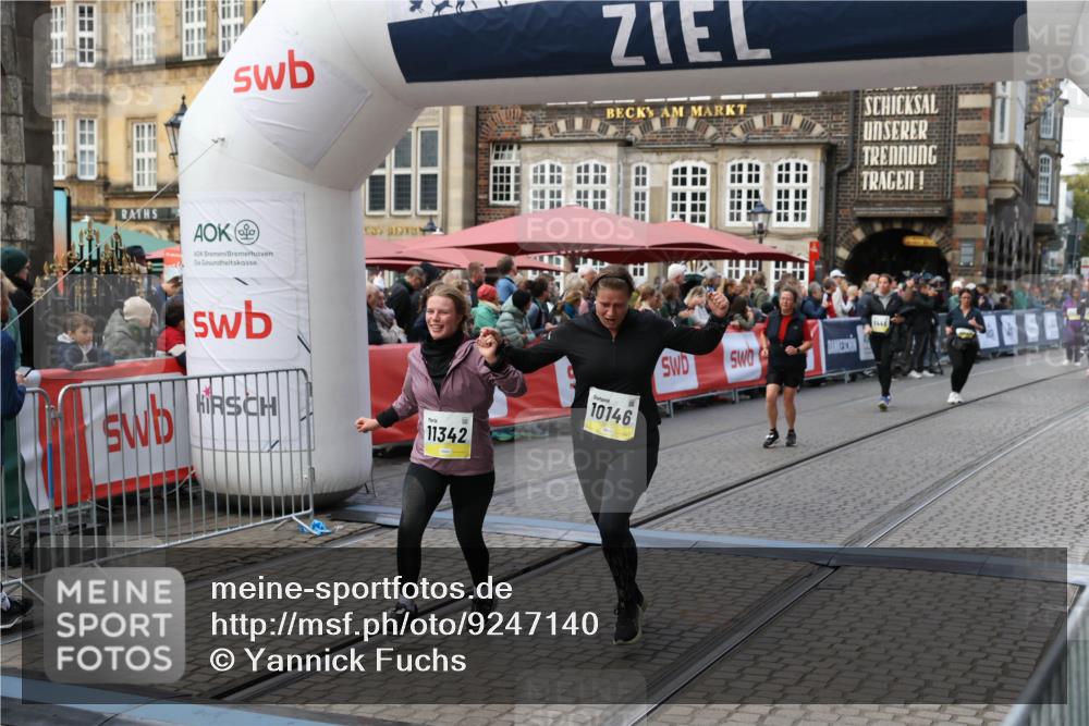 05.10.2025 - 20. swb-Marathon Bremen Yannick Fuchs http://msf.ph/oto/9247140 05.10.2025 11:10:42 Ziel 10146, 10440, 10441, 10442, 10980, 11240, 11342 meine-sportfotos.de