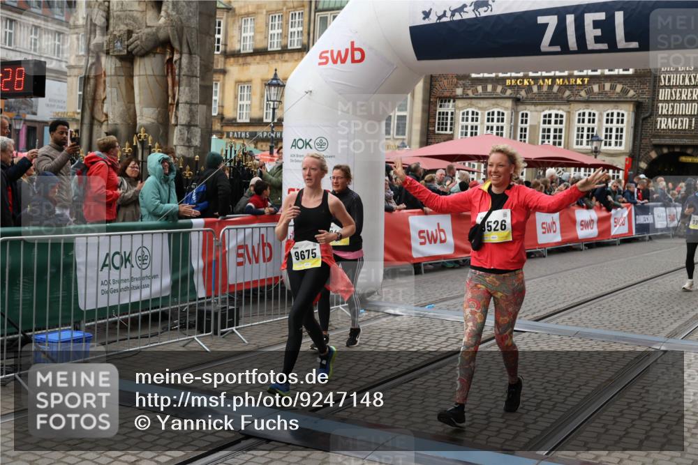 05.10.2025 - 20. swb-Marathon Bremen Yannick Fuchs http://msf.ph/oto/9247148 05.10.2025 11:12:17 Ziel 9526, 9675, 9911, 10463, 10499 meine-sportfotos.de