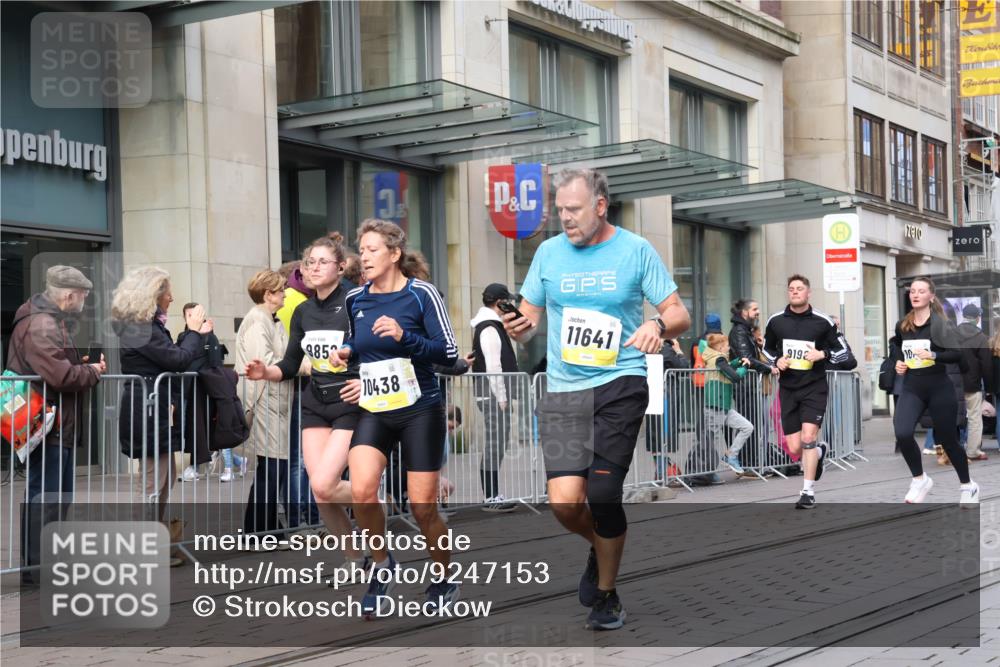 05.10.2025 - 20. swb-Marathon Bremen Strokosch-Dieckow http://msf.ph/oto/9247153 05.10.2025 10:51:54 Ziel 9172, 9196, 9226, 9584, 9852, 9939, 9955, 9987, 10038, 10240, 10438, 10507, 10668, 10719, 10727, 10900, 10927, 10942, 10977, 11128, 11273, 11458, 11491, 11528, 11641, 11665, 9172, 9196, 9226, 9584, 9852, 9939, 9955, 9987, 10038, 10240, 10438, 10507, 10668, 10719, 10727, 10900, 10927, 10942, 10977, 11128, 11273, 11458, 11491, 11528, 11641, 11665 meine-sportfotos.de